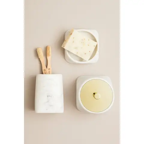 Maison by Premier White Marble Soap Dish, Round Edged Soap Holder, Polyresin Soap Dish With Angled Sides, Decorative Soap Dish