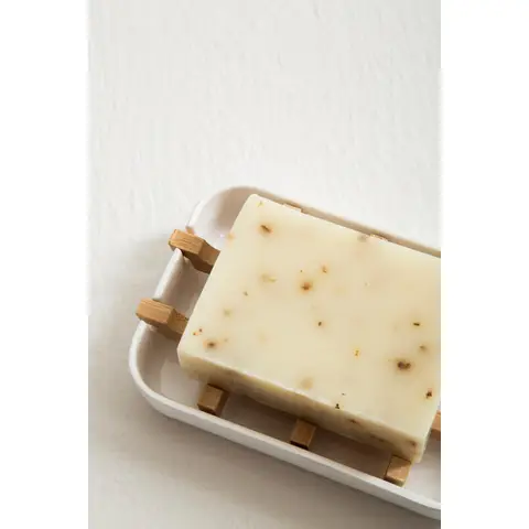 Maison by Premier White Soap Tray, Eco Soap Dish With Bamboo Insert, Biodegradable Rectangular Soap Holder With Drainage