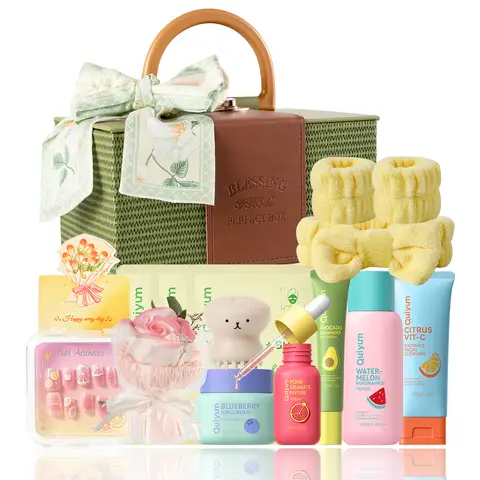 QUIYUM Coffret de soins aux fruits - Nettoyant 100 g, lotion tonique 160 ml, crème contour des yeux 20 g, sérum 30 ml, crème visage 50 g, masques aux fruits 25 g × 3, avec bandeau, autocollants pour ongles, fleur de douche, brosse nettoyante et trousse à maquillage