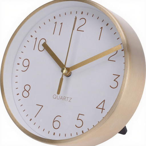 Wanduhr mit goldenem Rand