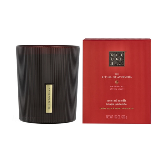 红色玻璃容器中的 Rituals Ayurveda 香氛蜡烛