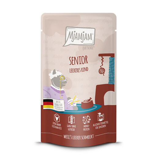 Wet food for senior cats MjAMJAM with beef in a squeeze pouch