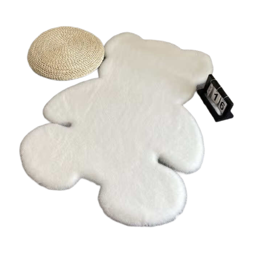 Bärenförmige Matte aus weißem Kunstfell