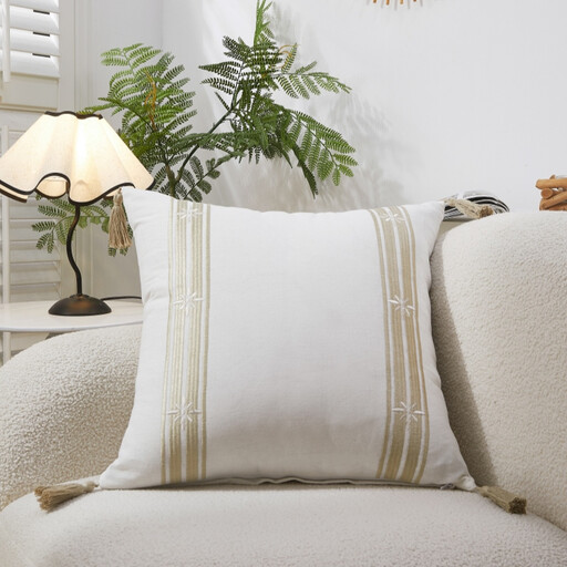 MEROPE Bestickter Kissenbezug mit Quasten, beige