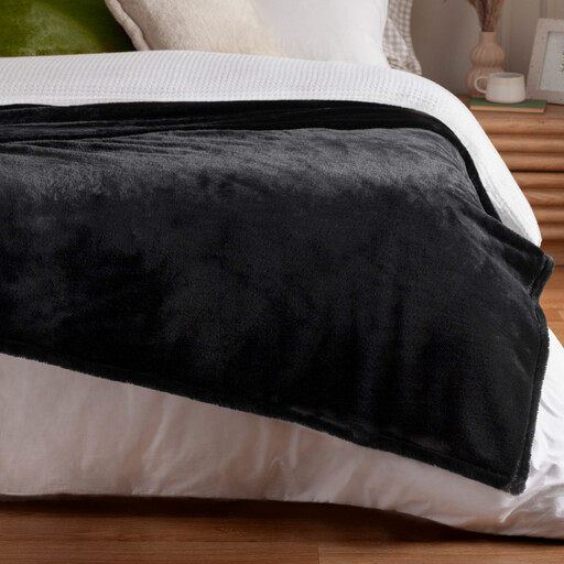 Furn Throw Kallu Black 130x180cm