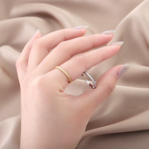 VoxorAI Fine Twisted Ring