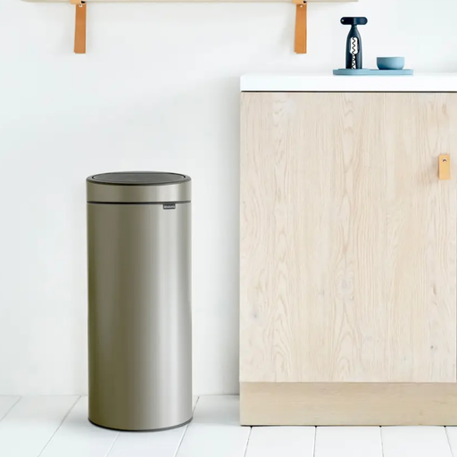 Brabantia Touch Bin New，30L，塑料内桶，铂金色