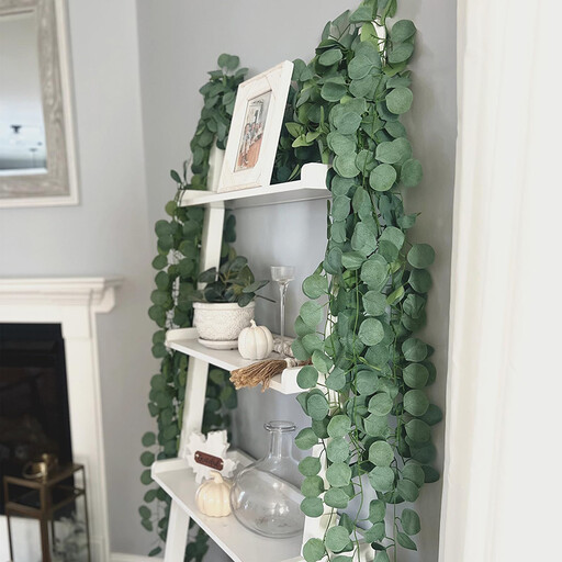 Kunst guirlande met eucalyptusbladeren
