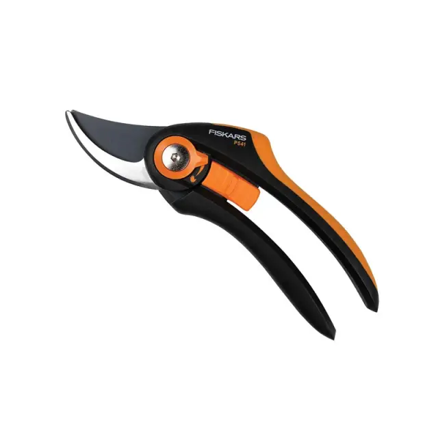 FISKARS PLUS SMARTFIT PRUNER BYPASS P541